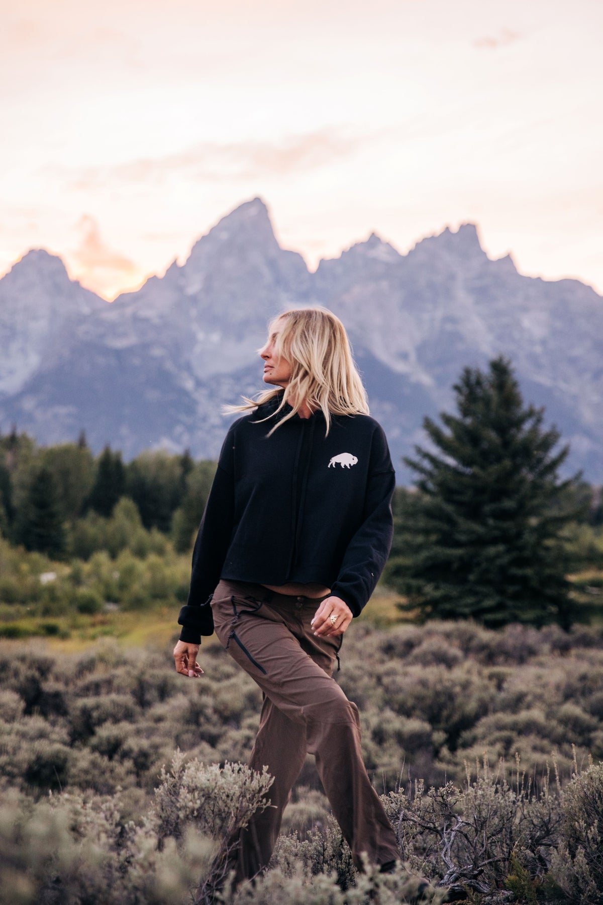 Buffalo Cropped Hoodie - Black