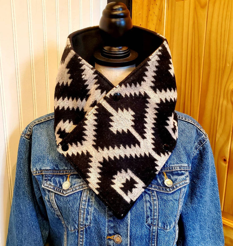 Women's Western Cowl - White/Black